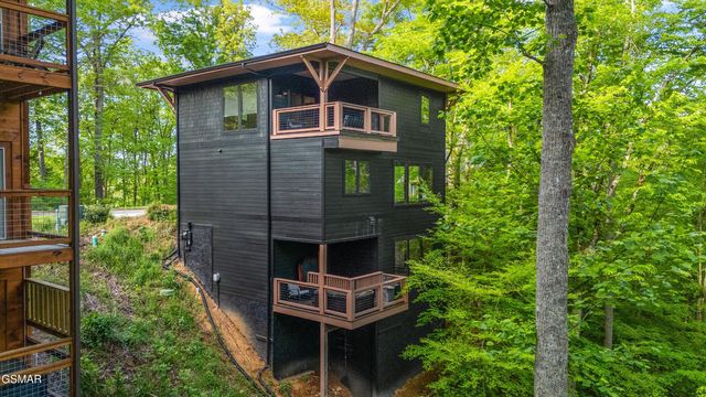 906 Saddle Creek Way, Sevierville, TN 37862