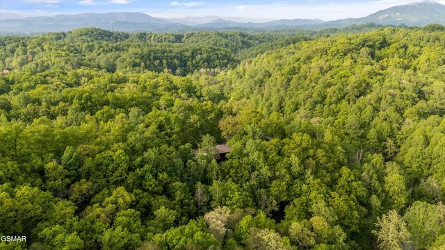 906 Saddle Creek Way, Sevierville, TN 37862