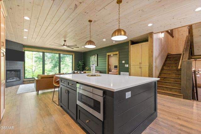 906 Saddle Creek Way, Sevierville, TN 37862