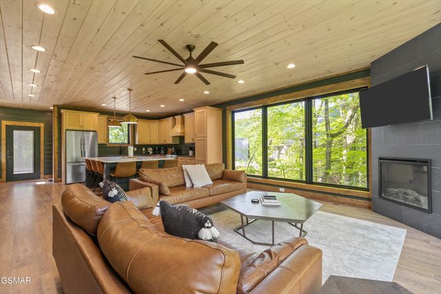 906 Saddle Creek Way, Sevierville, TN 37862