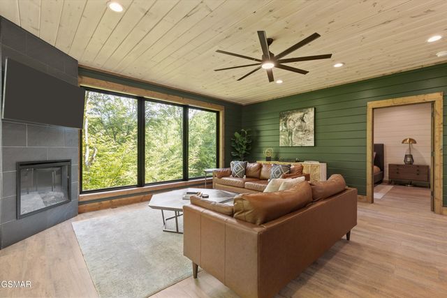 906 Saddle Creek Way, Sevierville, TN 37862