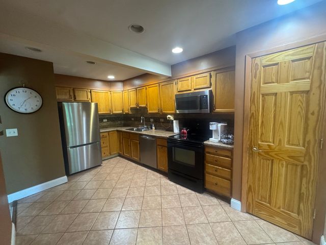 140 Julie Road, Bolingbrook, IL 60440