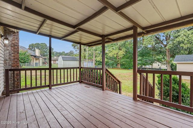 105 Lake Hurst Drive, Dudley, NC 28333