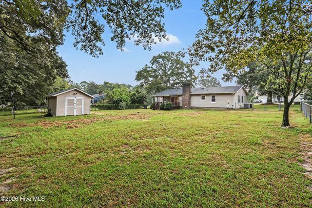 105 Lake Hurst Drive, Dudley, NC 28333