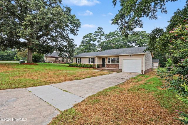 105 Lake Hurst Drive, Dudley, NC 28333
