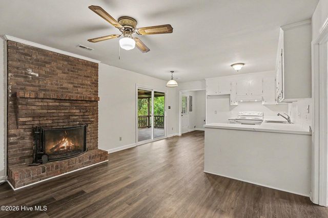 105 Lake Hurst Drive, Dudley, NC 28333