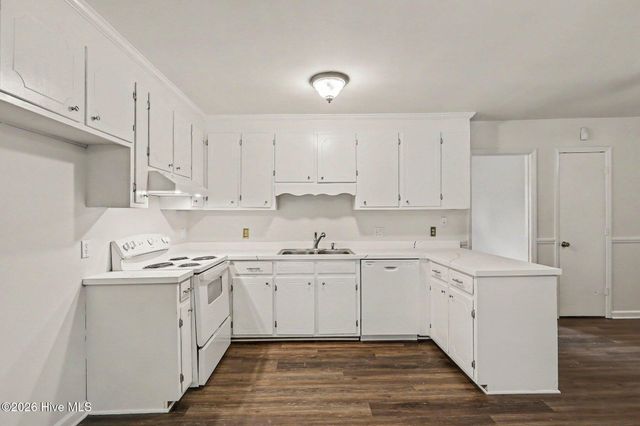 105 Lake Hurst Drive, Dudley, NC 28333