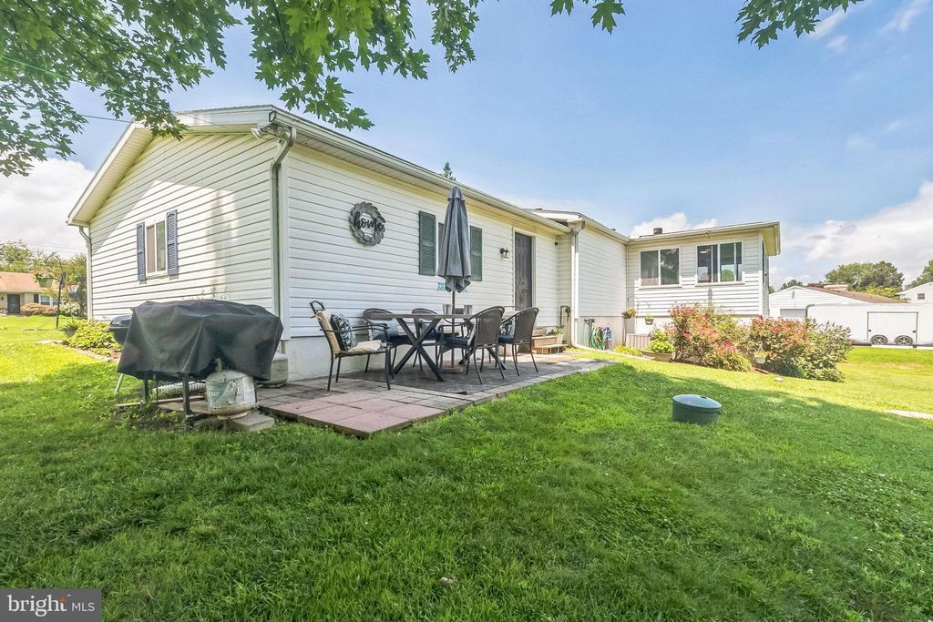 104 HEATHERLY LN, Avondale, PA 19311