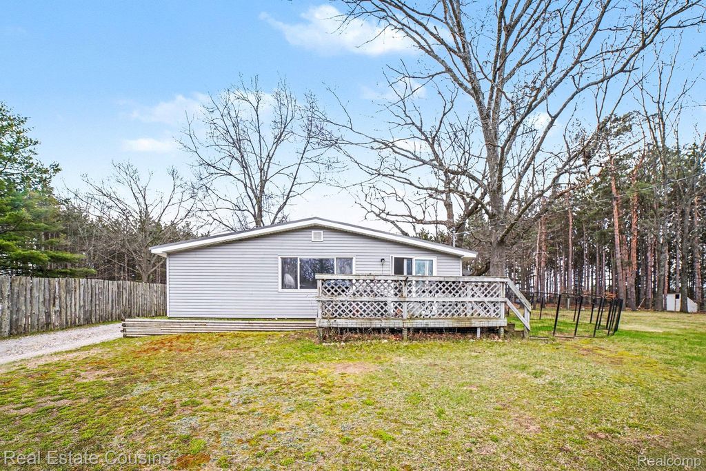 5881 Apple Hill Drive, Surrey Township, MI 48632