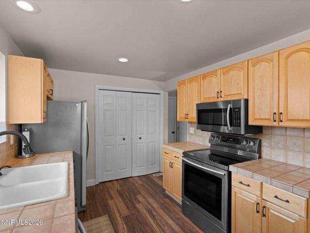 3037 Chollar Circle, Sparks, NV 89434