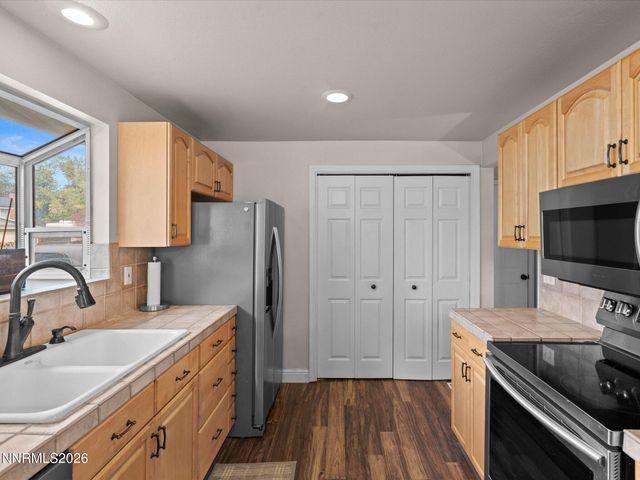 3037 Chollar Circle, Sparks, NV 89434