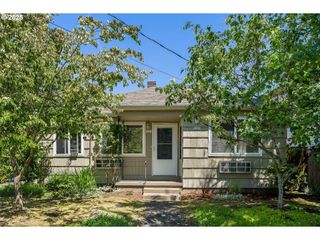 -1 Ne DAVIS St, Portland, OR 97213