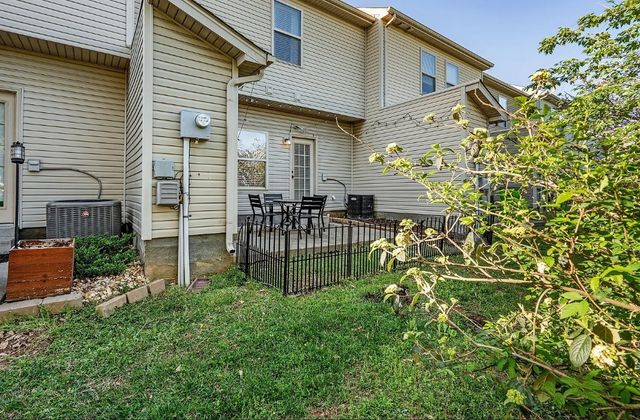5433 Perlou Ln, Murfreesboro, TN 37128