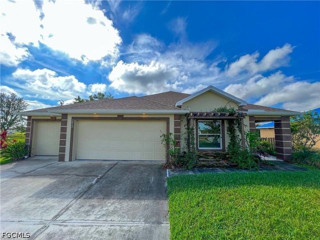 2032 NW 5th ST, Cape Coral, FL 33993
