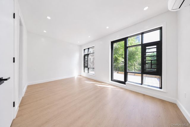 25 Goodwin Place, Brooklyn, NY 11221