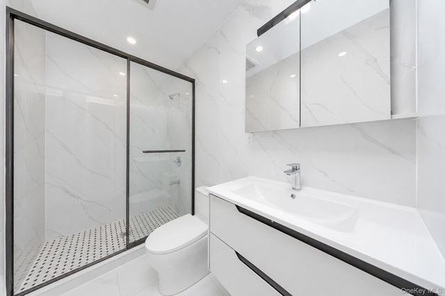 25 Goodwin Place, Brooklyn, NY 11221