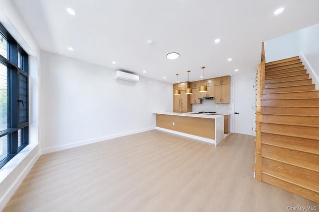 25 Goodwin Place, Brooklyn, NY 11221
