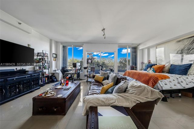 3250 Grand Ave 303, Miami, FL 33133