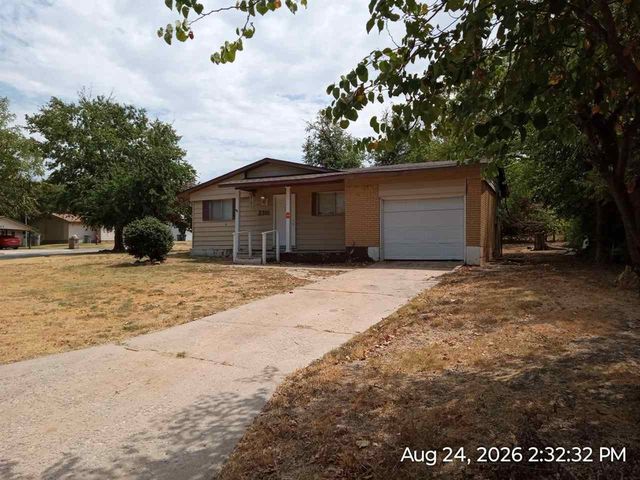 2316 NW Woodridge Dr, Lawton, OK 73507