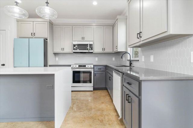 114 SHADY BLUFF DR, Wimberley, TX 78676