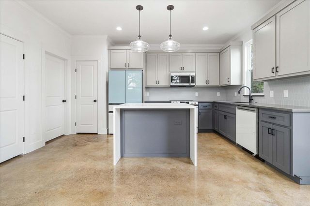 114 SHADY BLUFF DR, Wimberley, TX 78676