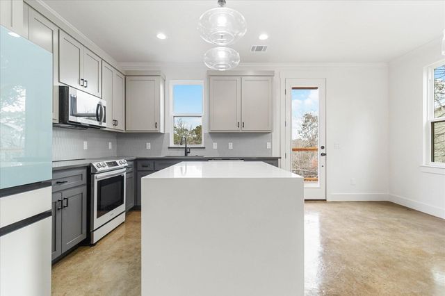 114 SHADY BLUFF DR, Wimberley, TX 78676