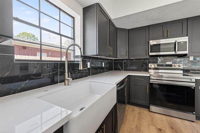 3138 Country Club Boulevard, Stafford, TX 77477