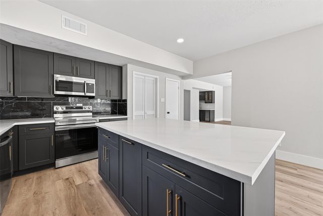 3138 Country Club Boulevard, Stafford, TX 77477