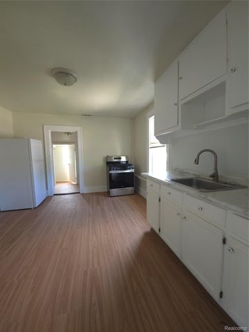 19504 Bigelow Street, Roseville, MI 48066