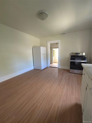 19504 Bigelow Street, Roseville, MI 48066