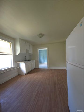 19504 Bigelow Street, Roseville, MI 48066