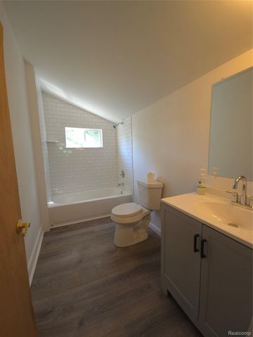 19504 Bigelow Street, Roseville, MI 48066