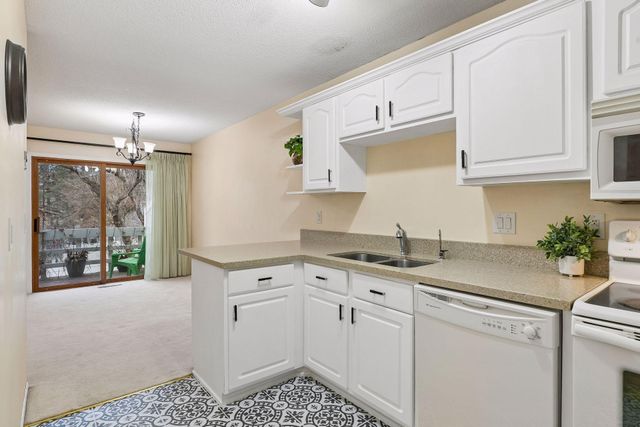 6859 Macbeth Court, Woodbury, MN 55125