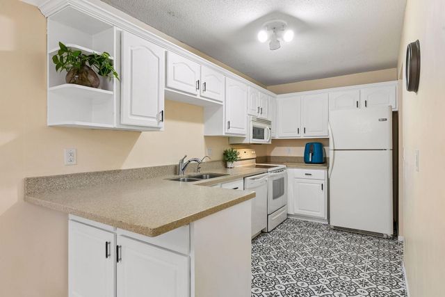 6859 Macbeth Court, Woodbury, MN 55125