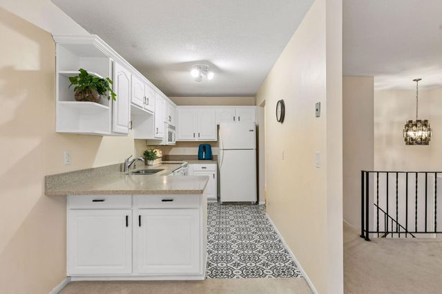 6859 Macbeth Court, Woodbury, MN 55125