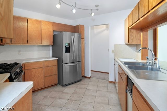 20 Sand Hill Rd, Raritan Twp., NJ 08822