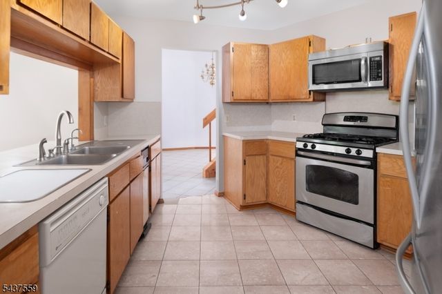 20 Sand Hill Rd, Raritan Twp., NJ 08822