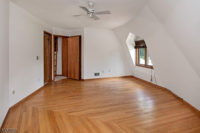 20 Sand Hill Rd, Raritan Twp., NJ 08822
