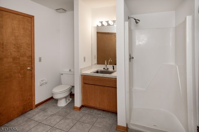 20 Sand Hill Rd, Raritan Twp., NJ 08822