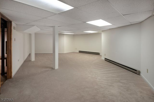 20 Sand Hill Rd, Raritan Twp., NJ 08822