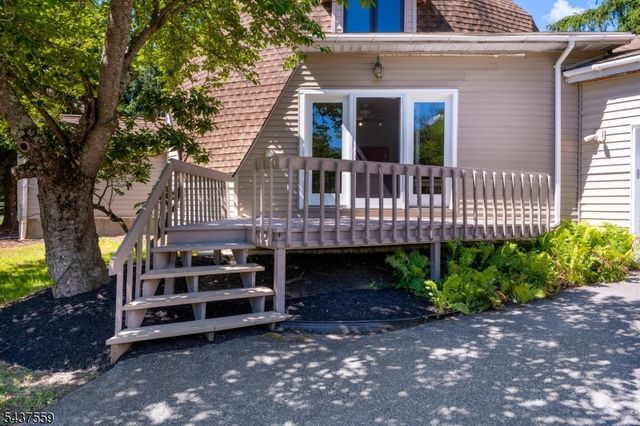 20 Sand Hill Rd, Raritan Twp., NJ 08822