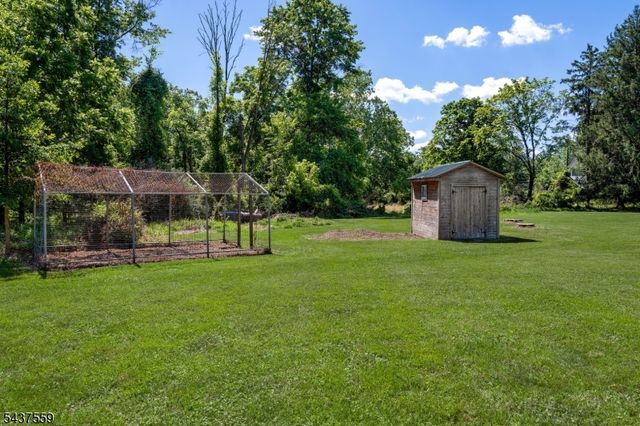 20 Sand Hill Rd, Raritan Twp., NJ 08822