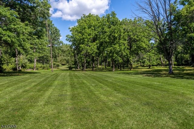 20 Sand Hill Rd, Raritan Twp., NJ 08822