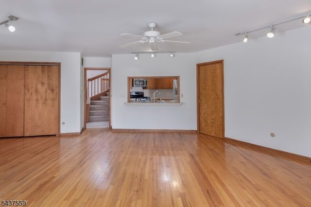20 Sand Hill Rd, Raritan Twp., NJ 08822