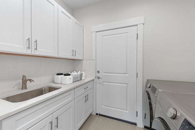 527 E Queen Ave, Spokane, WA 99207