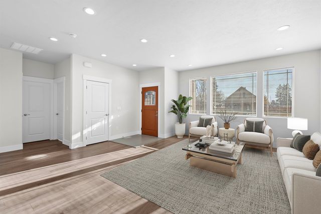 527 E Queen Ave, Spokane, WA 99207