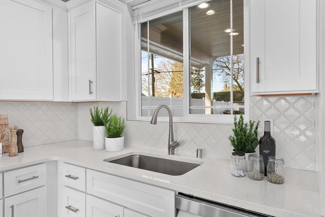 527 E Queen Ave, Spokane, WA 99207