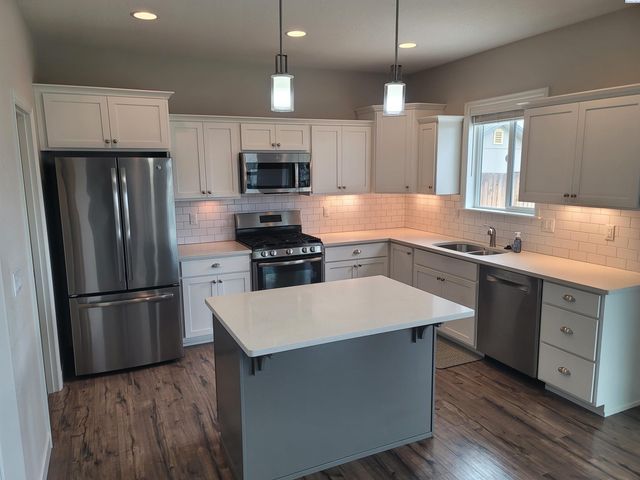 6018 W 41st Avenue, Kennewick, WA 99338