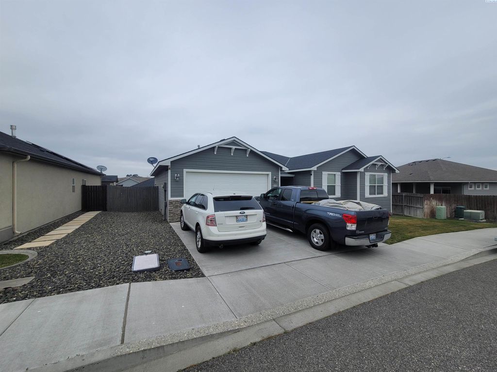 6018 W 41st Avenue, Kennewick, WA 99338