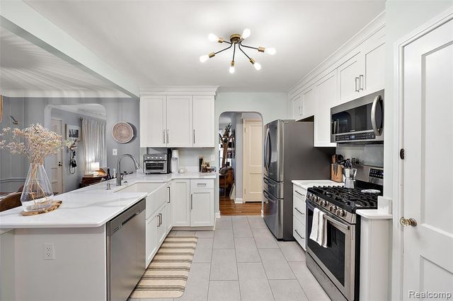 10024 Kingston Avenue, Huntington Woods, MI 48070